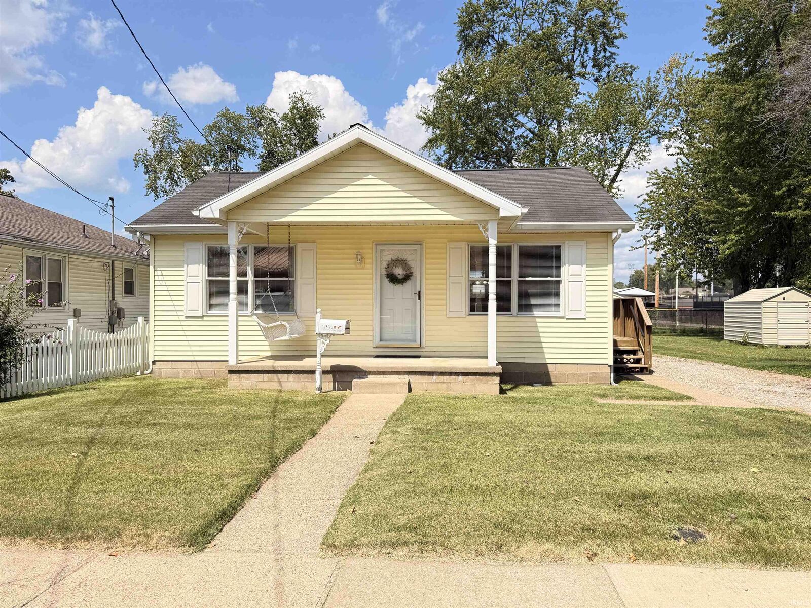 Property Photo: 617 W Sycamore Street IN 47601
