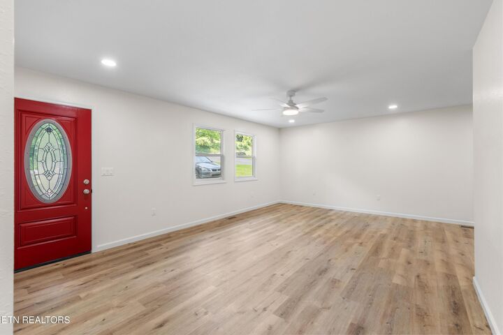 Property Photo: 410 W Hemlock St TN 37766