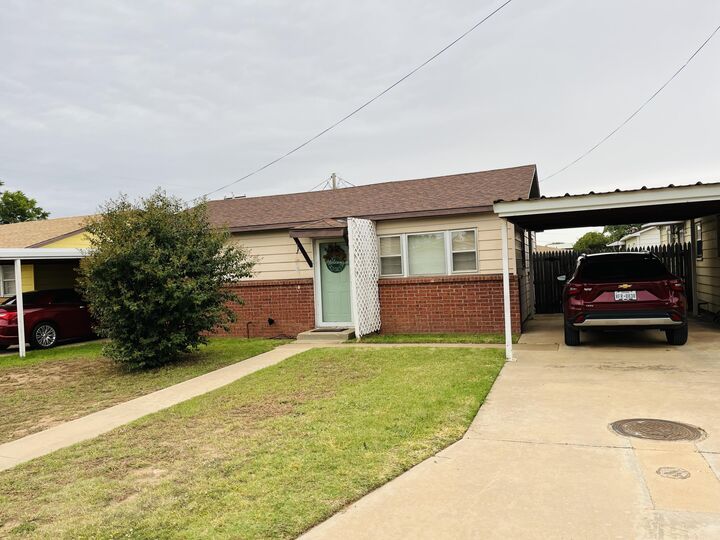 Property Photo:  807 Avenue L  TX 79363 