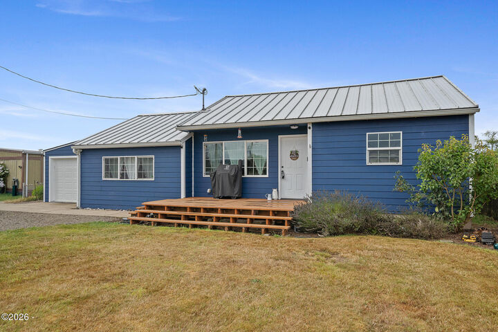 Property Photo:  6560 Long Prairie Road  OR 97141 