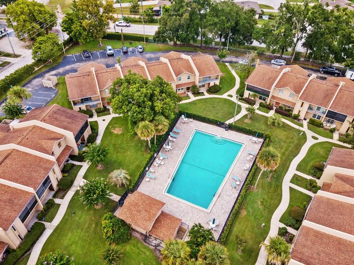 Property Photo: 856 Park Lake Circle 51 FL 32751