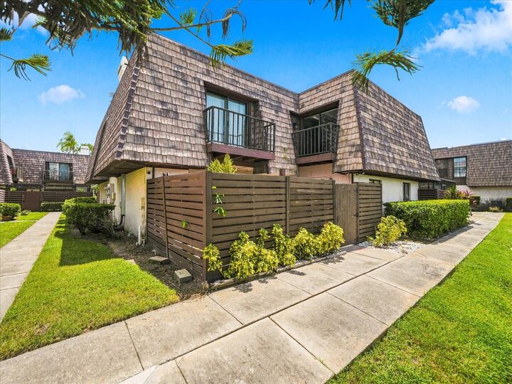 Property Photo: 15314 E Pond Woods Drive 15314 FL 33618