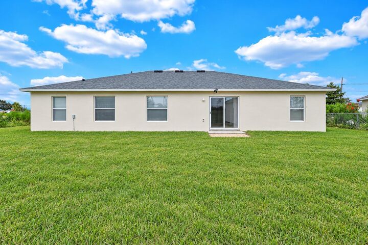 Property Photo: 18 Juniper Loop Drive FL 34480