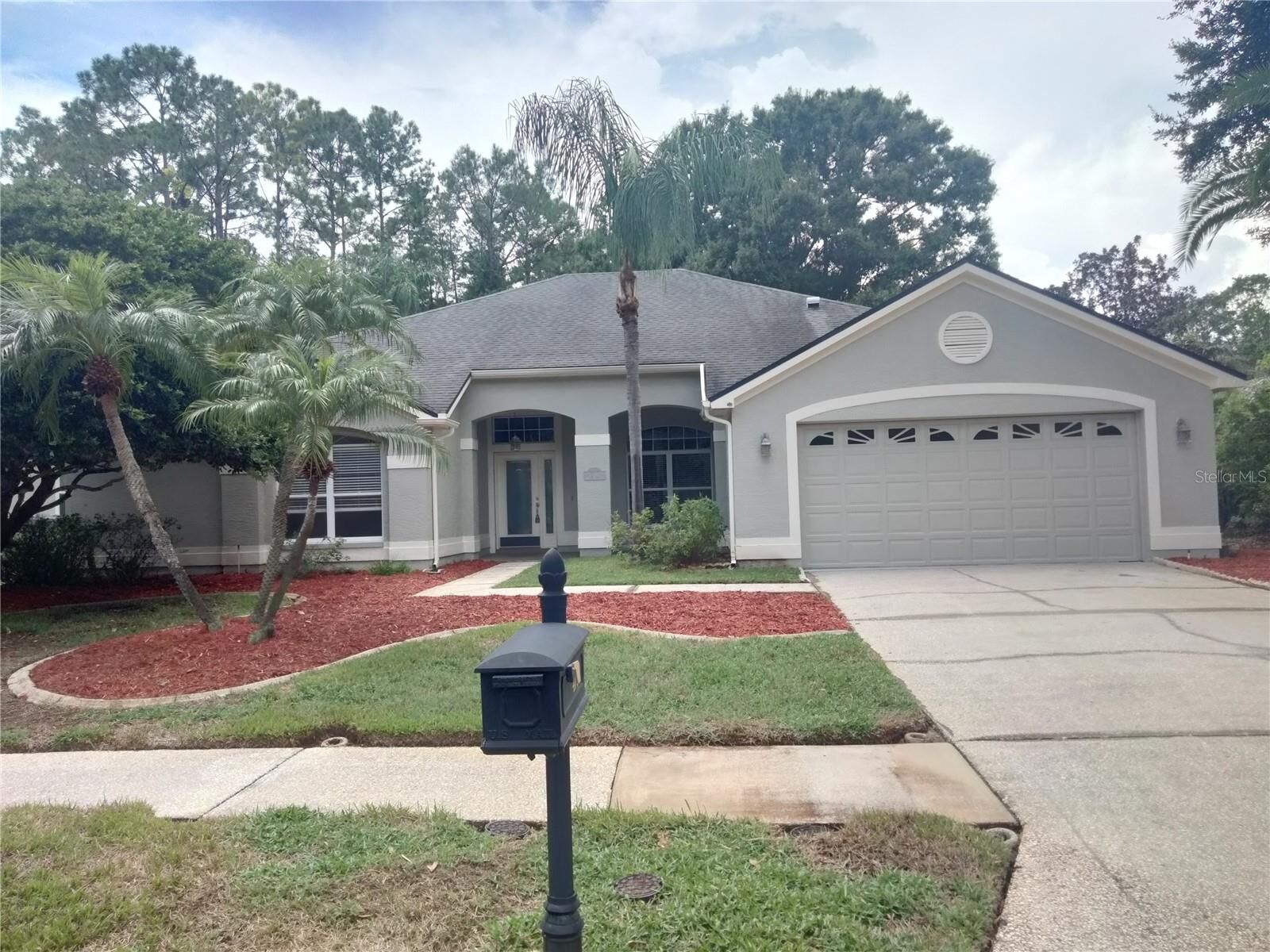 Property Photo: 4700 Ilex Court FL 34685