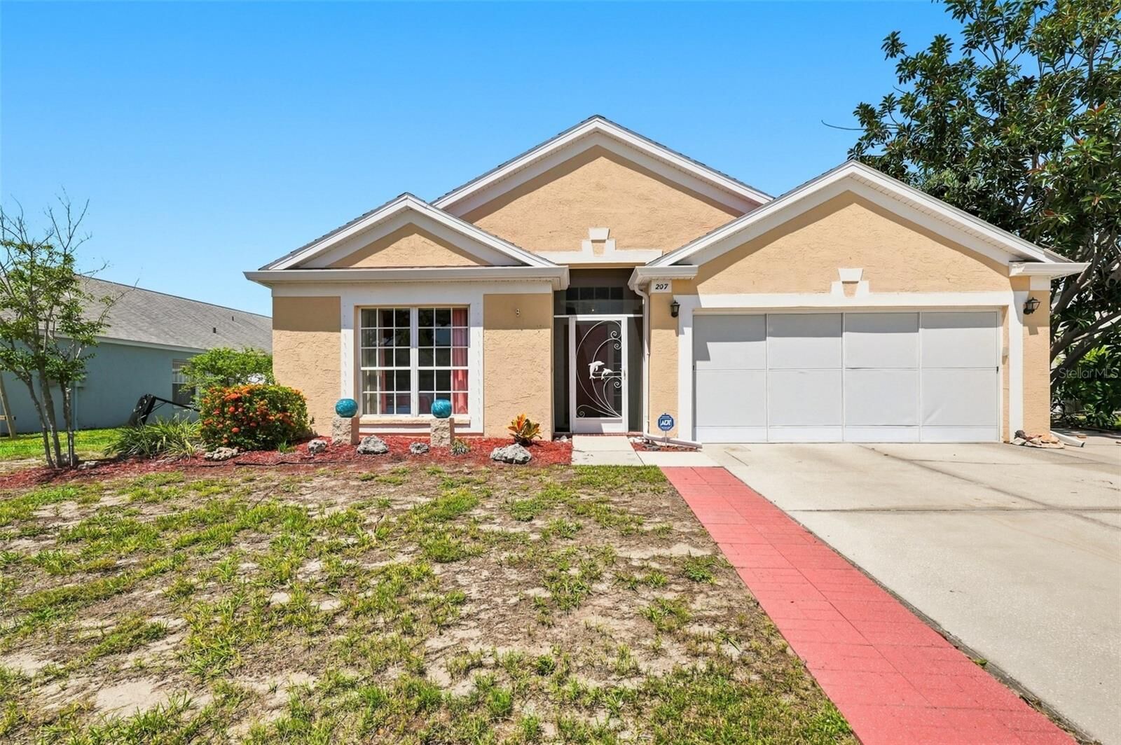 Property Photo:  207 Lakeway Lane  FL 33572 