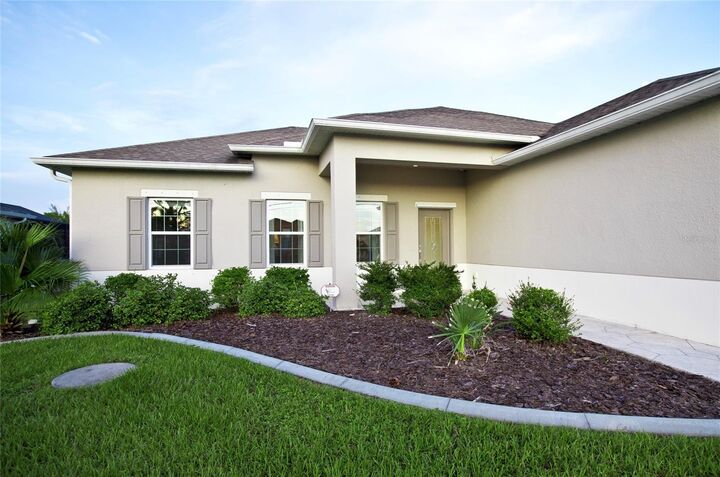 Property Photo:  8117 Tecumseh Circle  FL 33981 