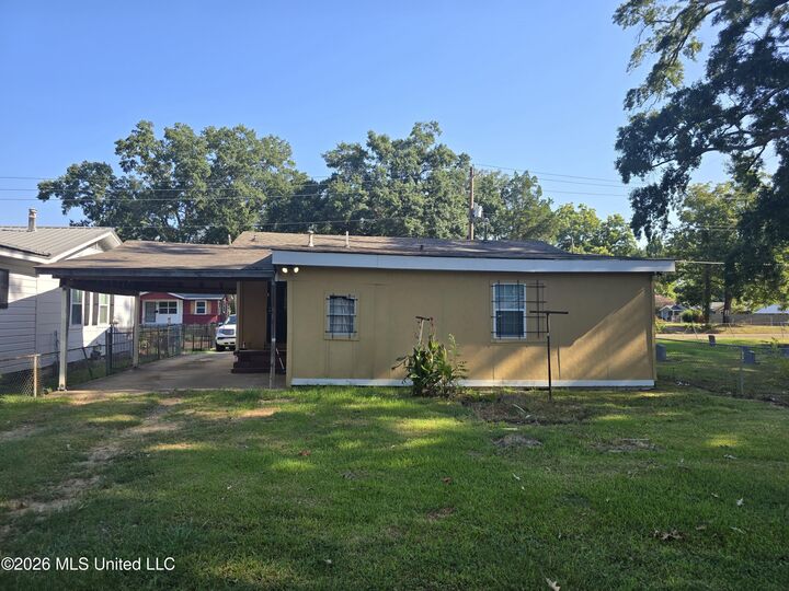 Property Photo: 2013 W Ridgeway Street MS 39213