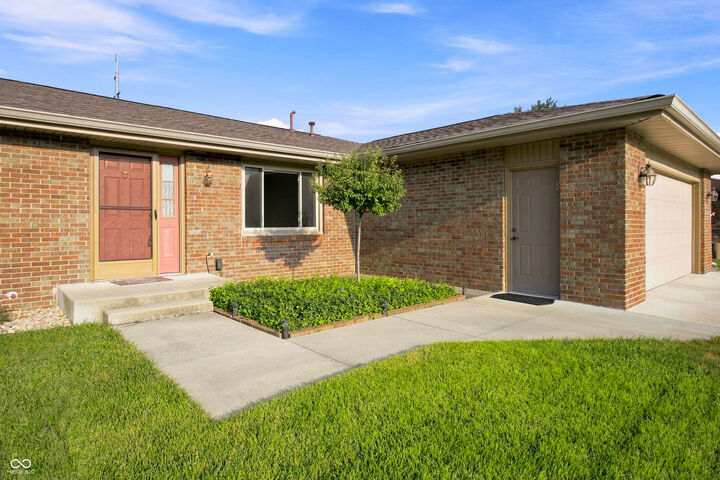 Property Photo:  3260 Woodcrest Court  IN 47203 