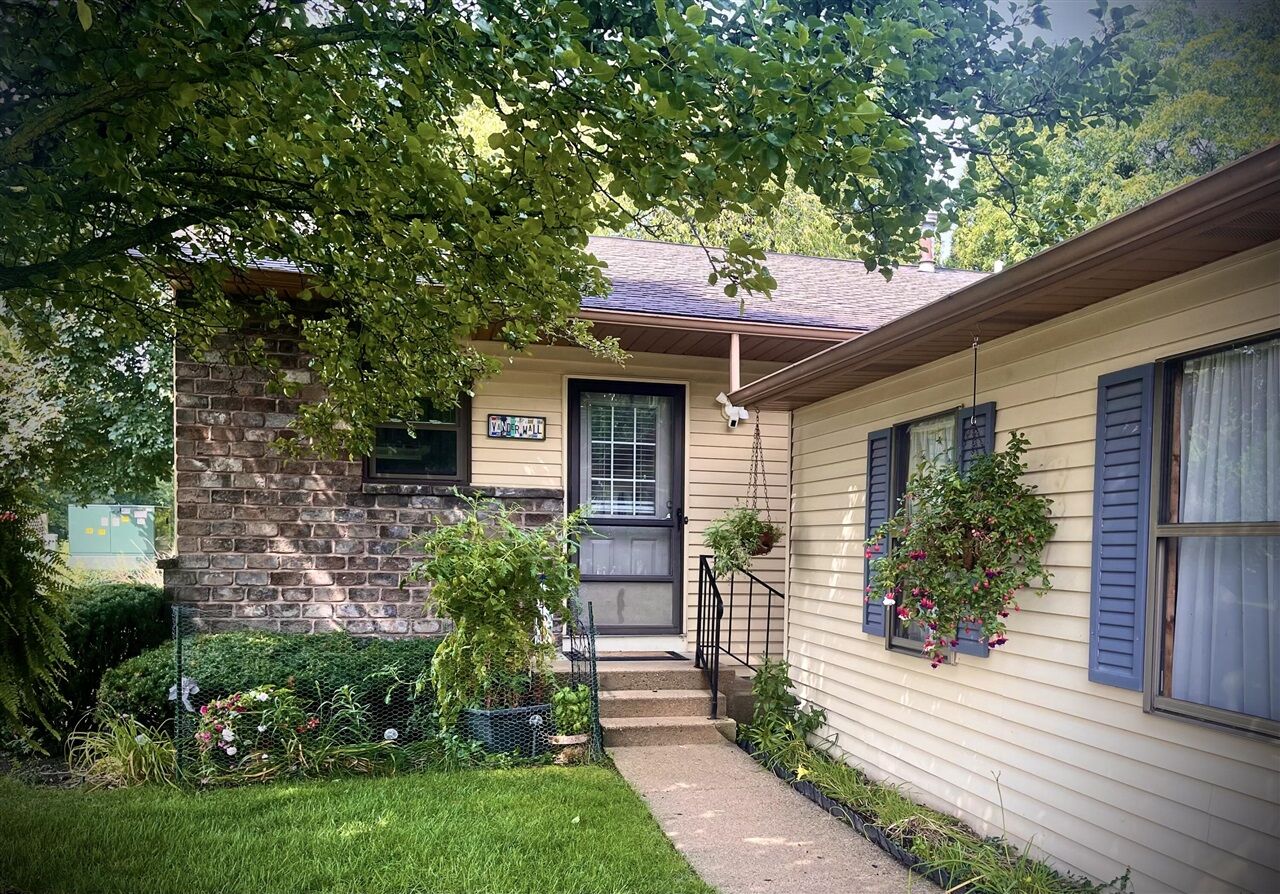 Property Photo:  3250 Oxford Drive  MI 49512-2779 