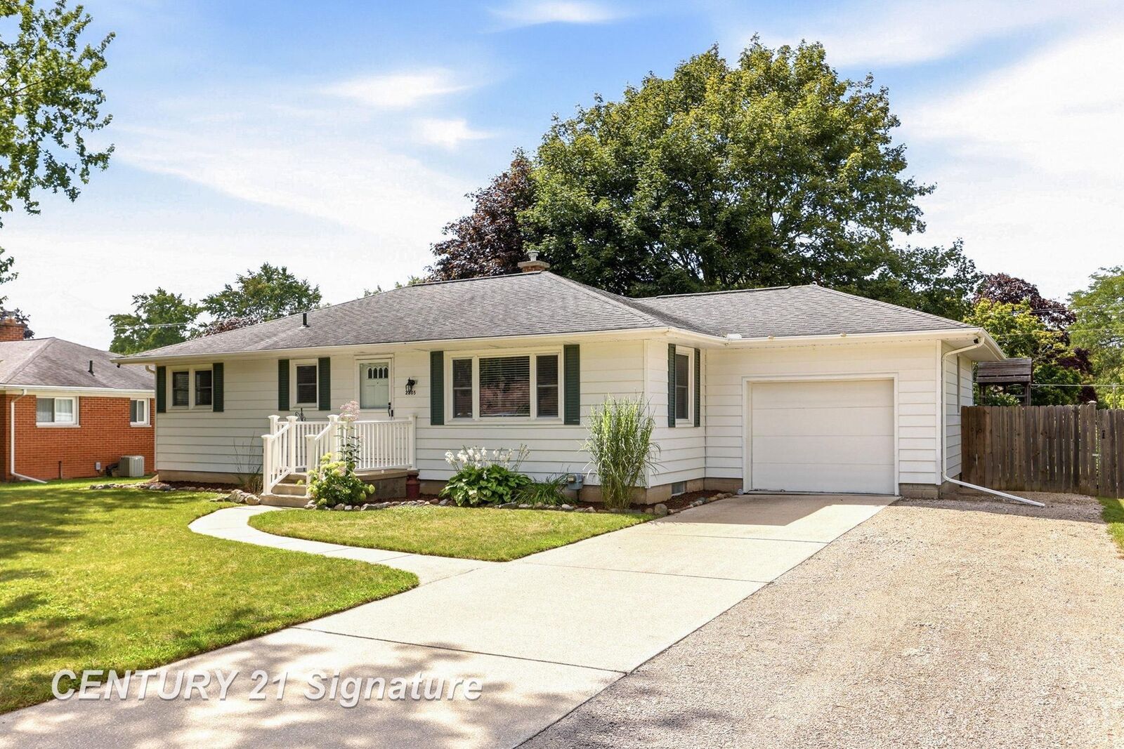 Property Photo:  2805 Courtland Place  MI 48603 