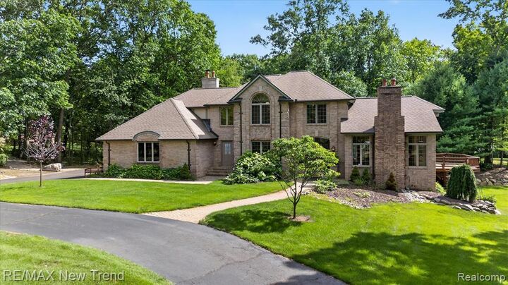 Property Photo:  561 Valley Drive  MI 48381 3381 