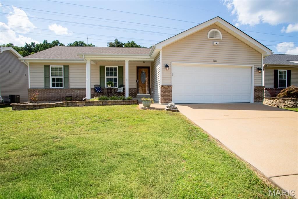 Property Photo:  921 San Luis Drive  MO 63026 