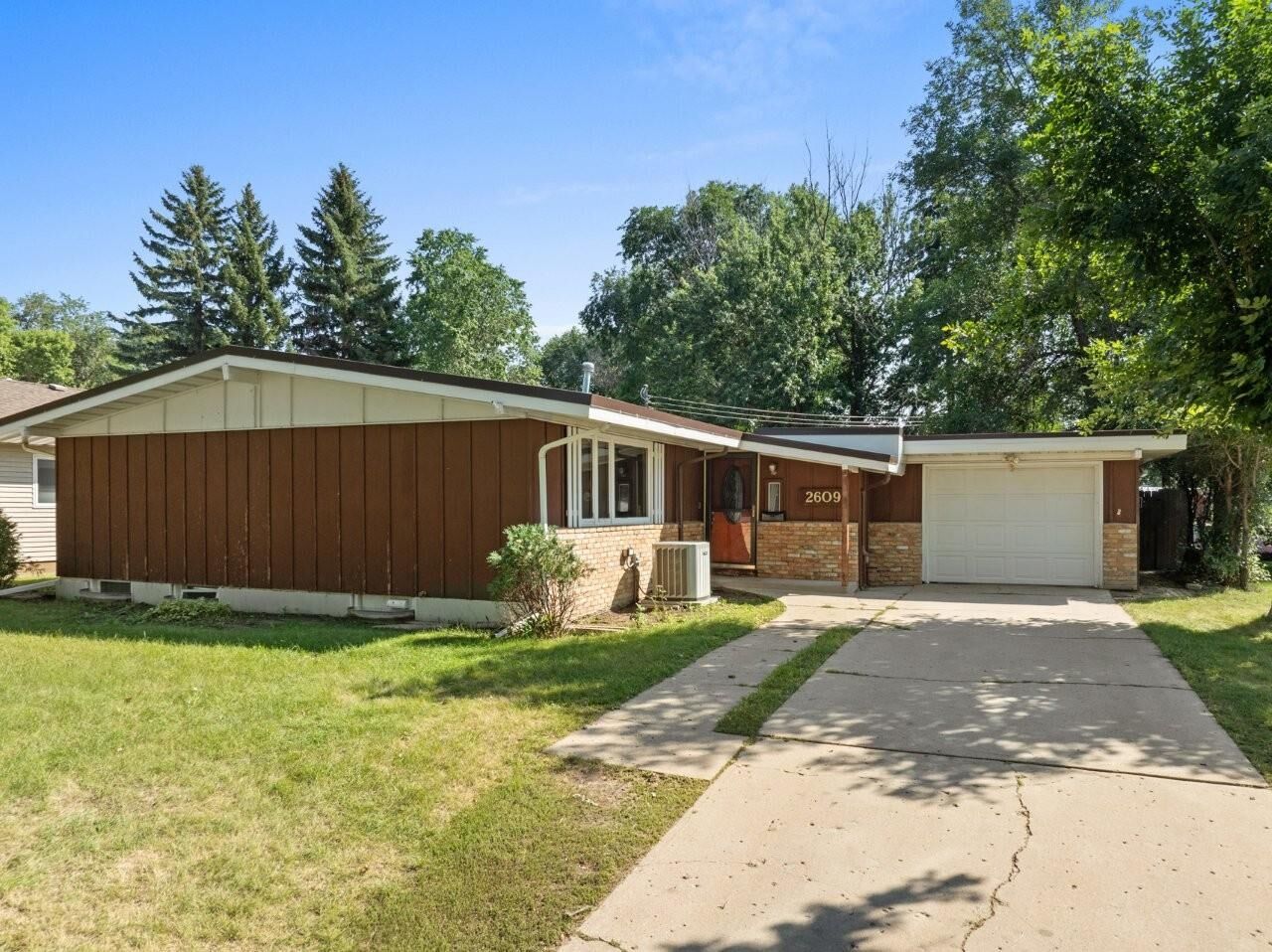Property Photo:  2609 1st Ave NW  ND 58703 