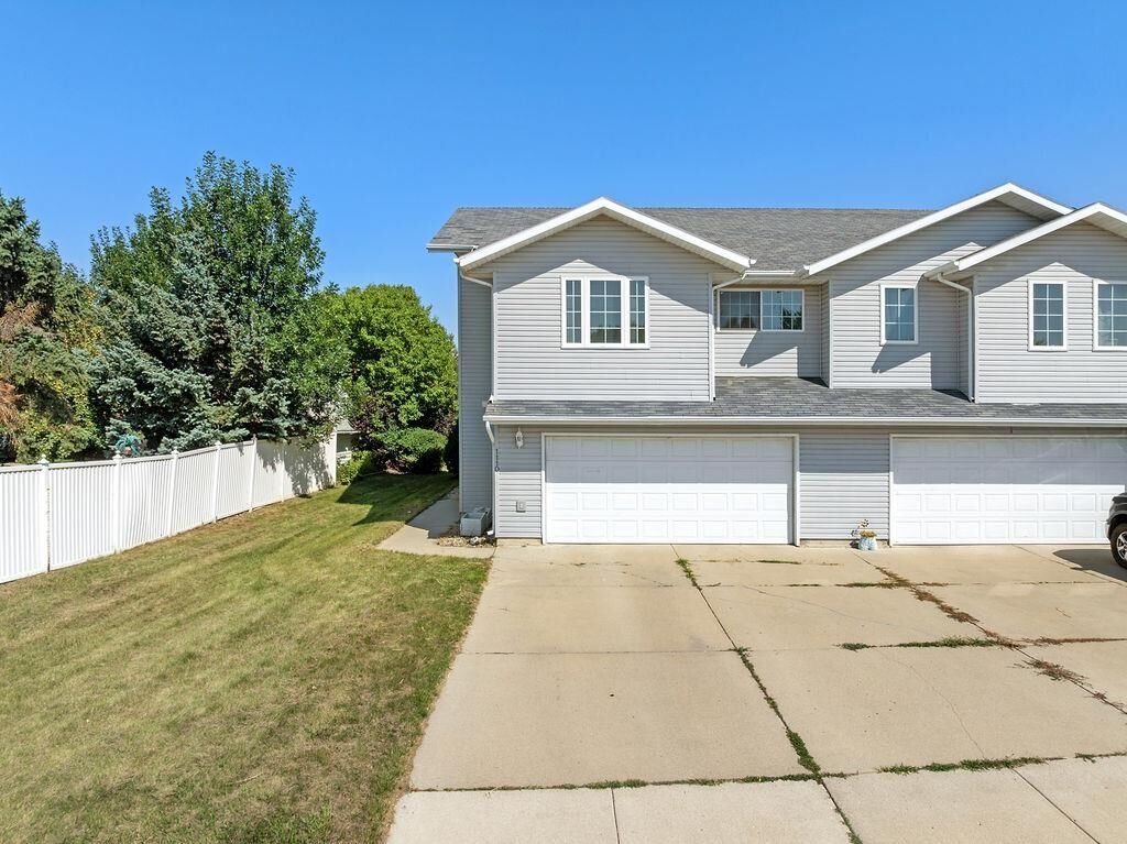 Property Photo: 1110 SW 34th Ave SW ND 58701