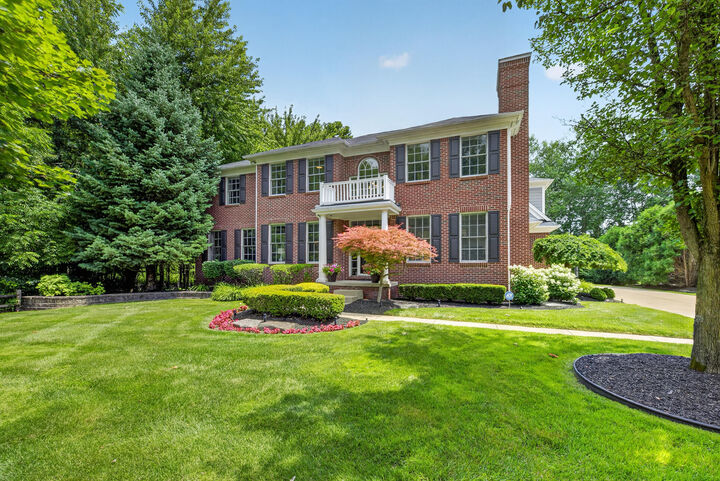 Property Photo: 613 Aylesbury Court MI 48187