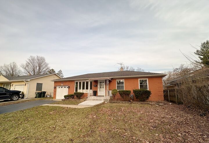 Property Photo: 215 S Forest Avenue IL 60074