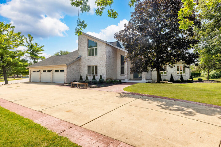 Property Photo: 8920 Royal Drive IL 60527