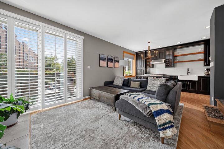 Property Photo: 1777 W Altgeld Street C IL 60614
