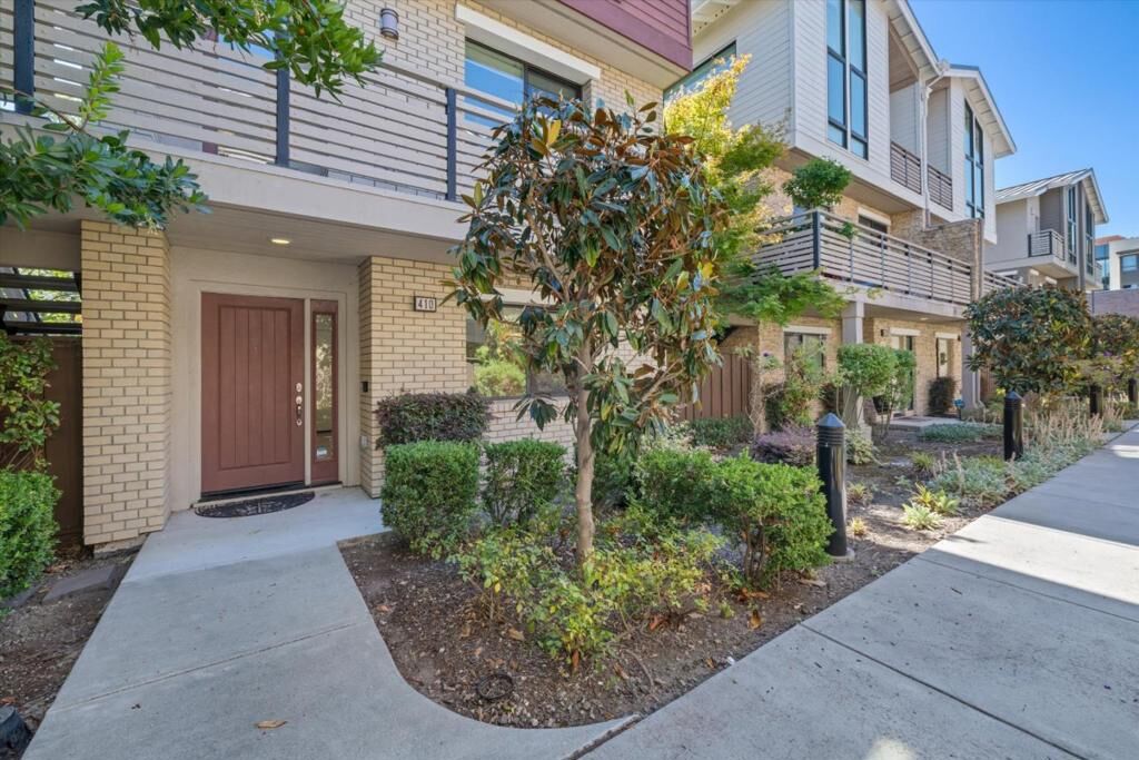Property Photo:  410 Gene Court  CA 94306 