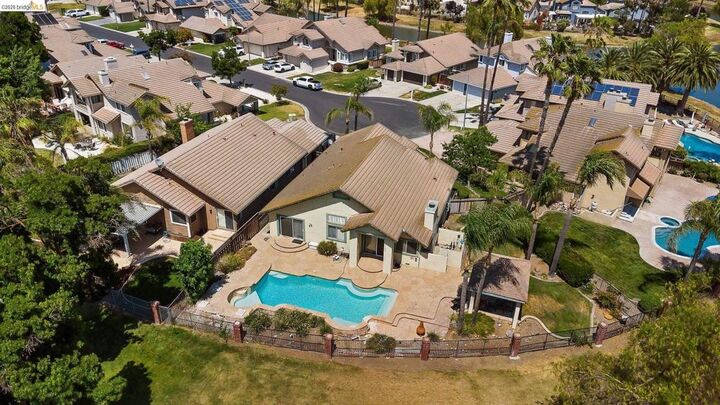 Property Photo: 2244 Colonial Ct CA 94505