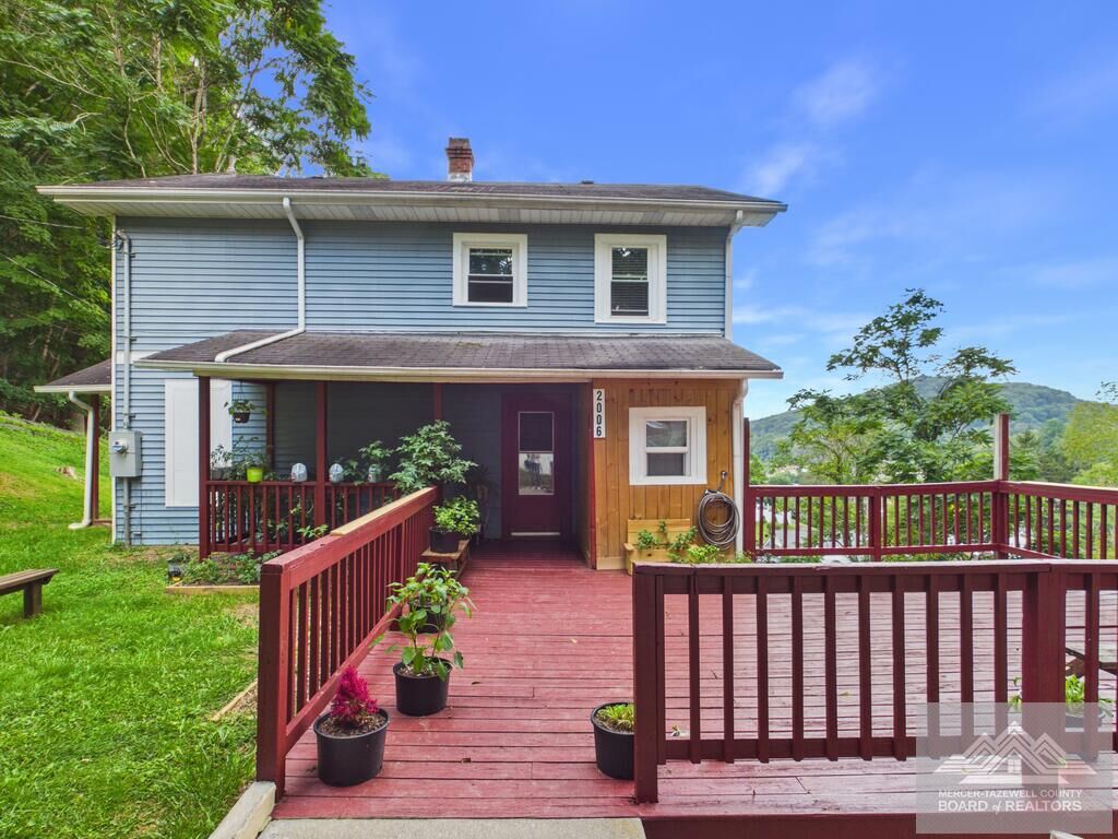 Property Photo: 2006 Carolina Ave WV 24701