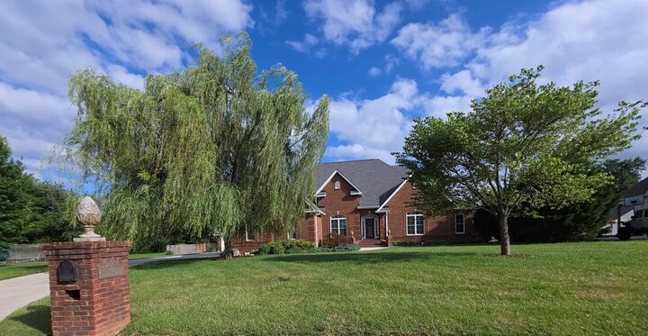 Property Photo: 413 Settlers Trce TN 37388