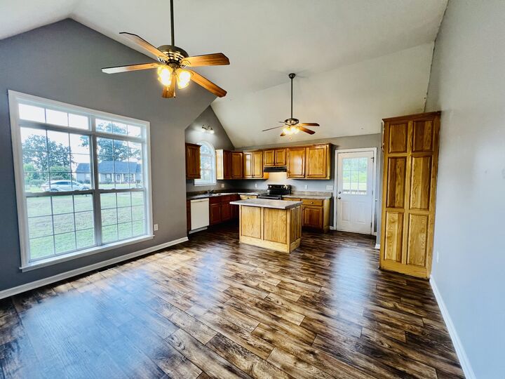 Property Photo: 33 Long Meadow Dr TN 37334