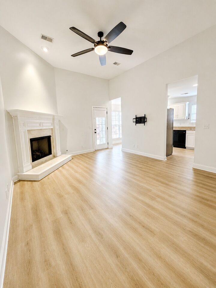 Property Photo:  1322 Knoll Ln  TN 37087 