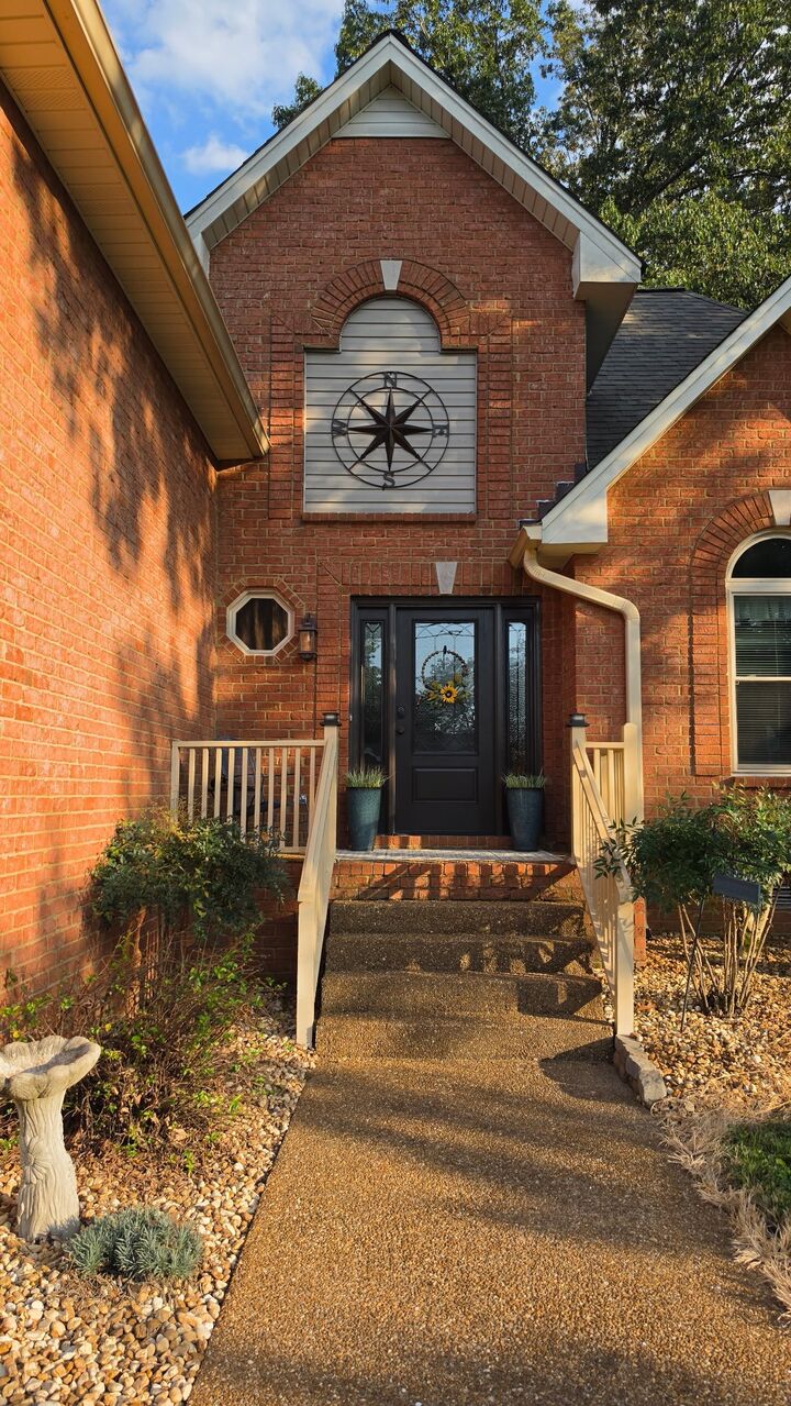 Property Photo:  215 S Aztec Dr  TN 37188 
