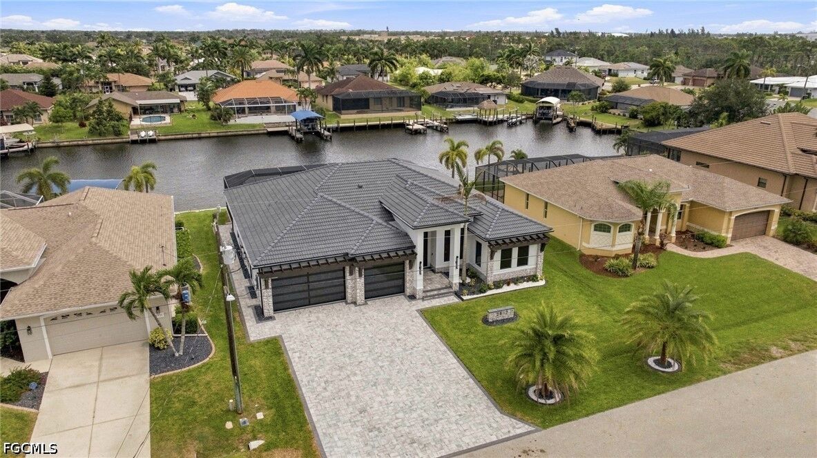 Property Photo: 2517 SW 38th Street FL 33914