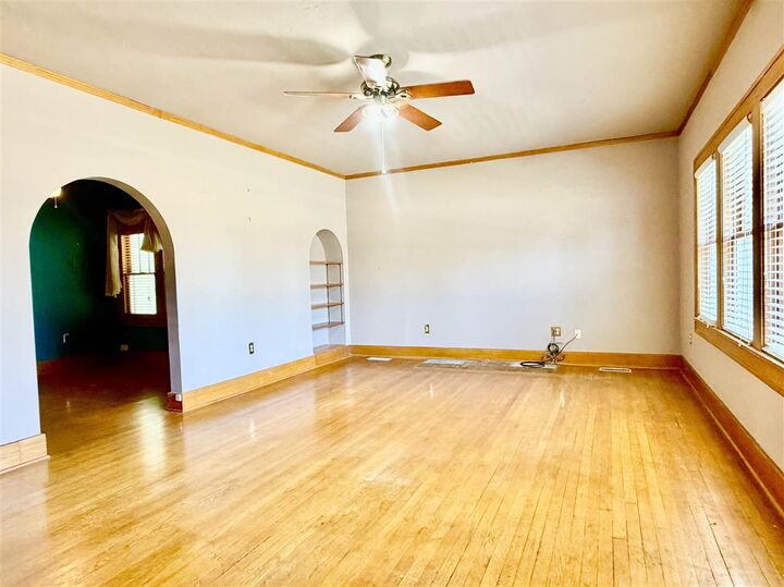 Property Photo: 917 S Main Street OK 74631