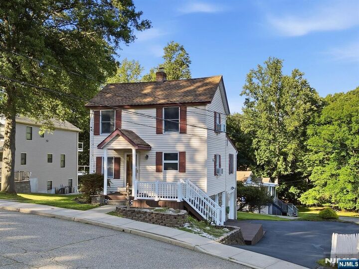 Property Photo:  72 Arch Street  NJ 07405 