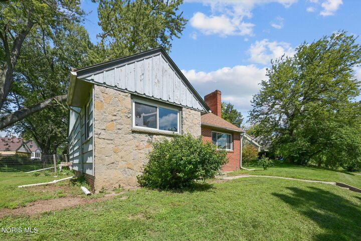 Property Photo: 4130 Dorchester Drive OH 43607