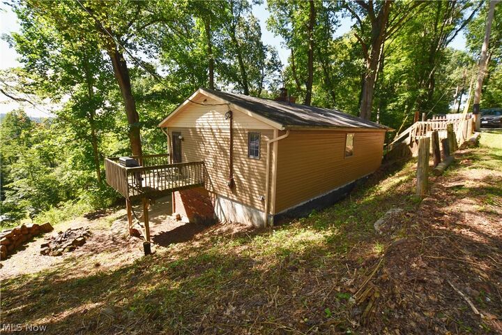 Property Photo: 7923 Lakeview Drive SW OH 44615