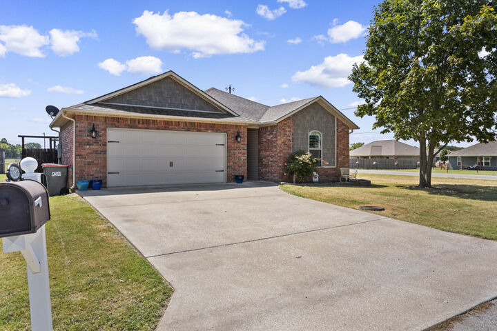 Property Photo:  1508 W 11th Street  OK 74344 