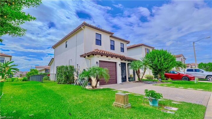 Property Photo: 5529 Aquila Ave FL 34142