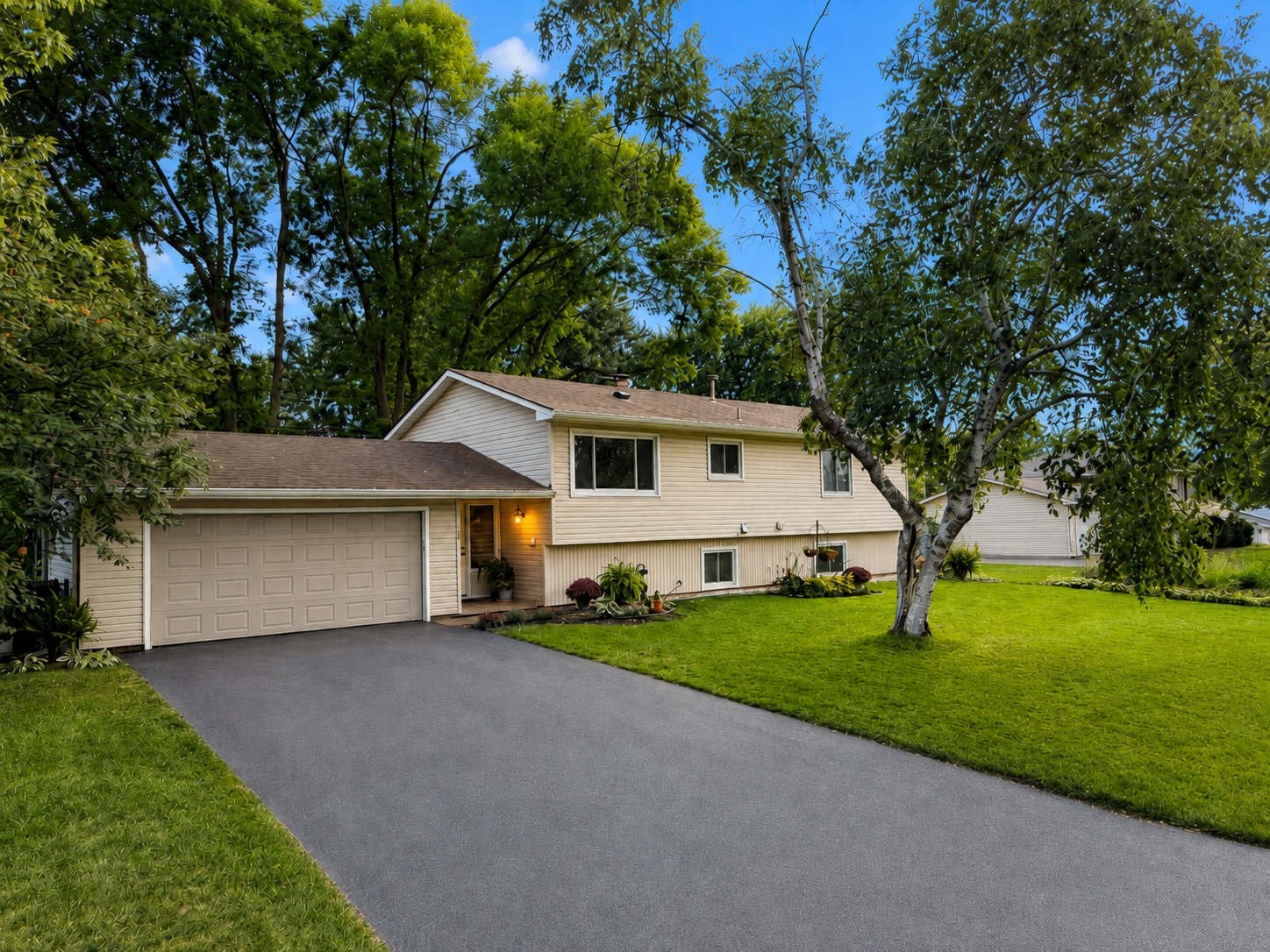 Property Photo:  1798 E Bluestone Drive  MN 55122 