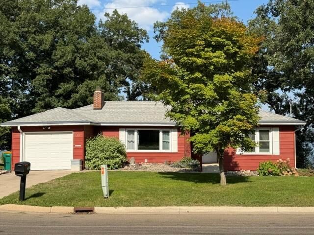 Property Photo:  1331 Frank Hall Drive  MN 56007 