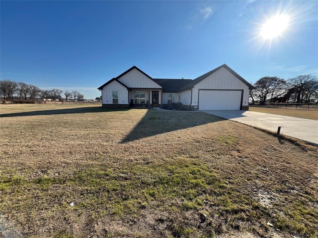 Property Photo: 171 Cool Meadows Court TX 76066