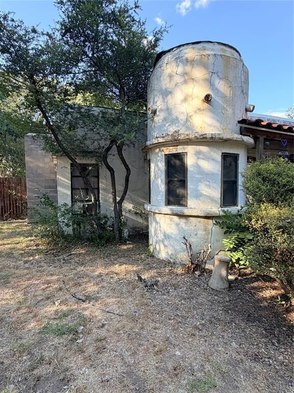 Property Photo: 2819 Hollis Street TX 76111