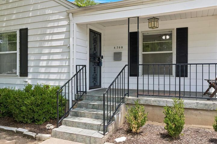 Property Photo: 4708 Calmont Avenue TX 76107