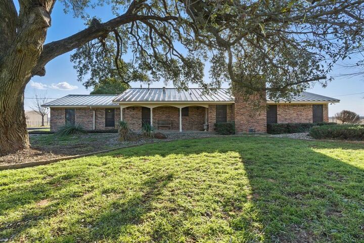Property Photo:  401 Hubbard Lane  TX 76462 