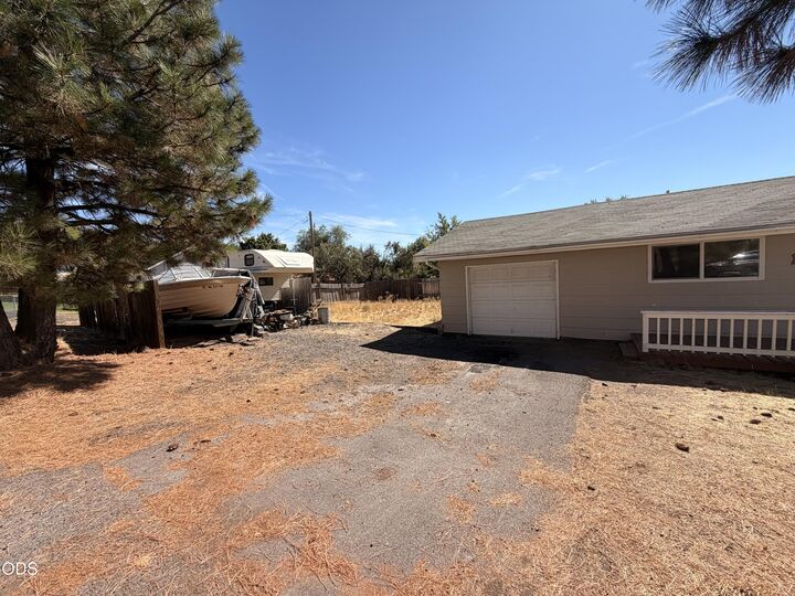 Property Photo:  1124 N 7th Street  OR 97601 