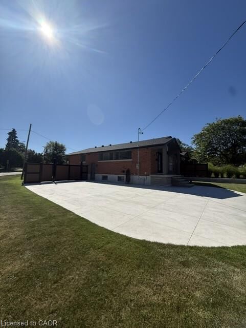 Property Photo:  29 Battlefield Avenue 2  ON L8G 1V1 
