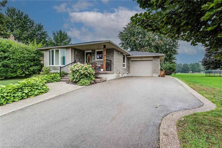 Property Photo:  52 Mockingbird Drive  ON N3B 3A6 