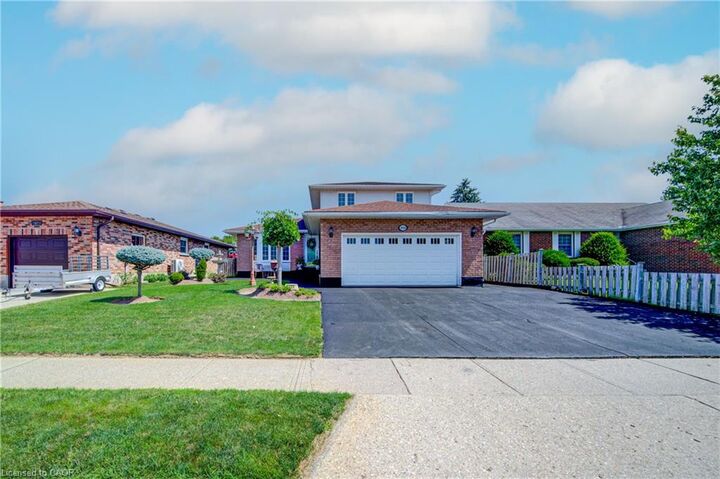 Property Photo:  103 Southwood Drive  ON N1S 3S1 