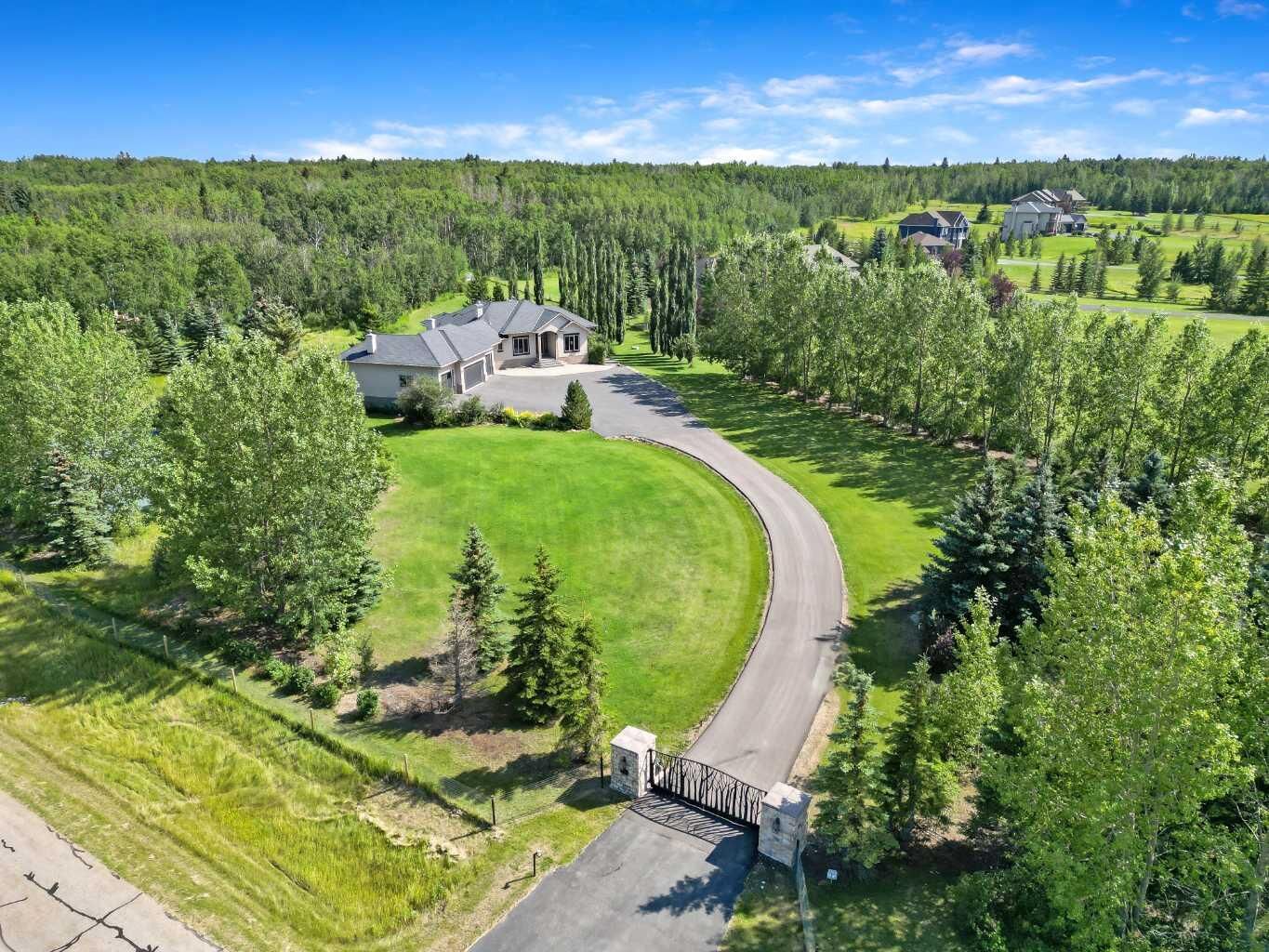 Photo de la propriété:  31127 Woodland Way  AB T3R 1G8 