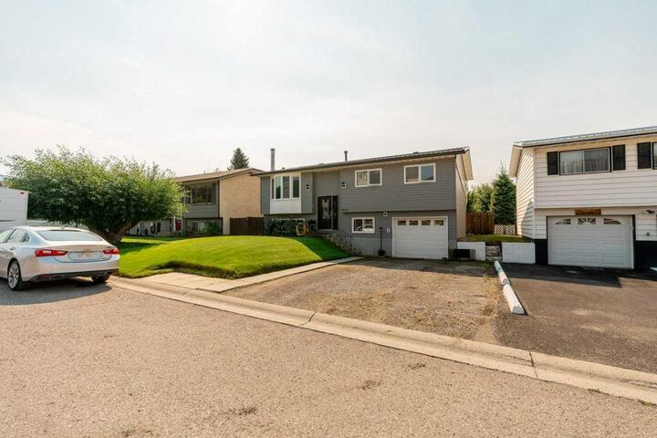 Property Photo:  8630 22 Avenue N  AB T0K 0M0 