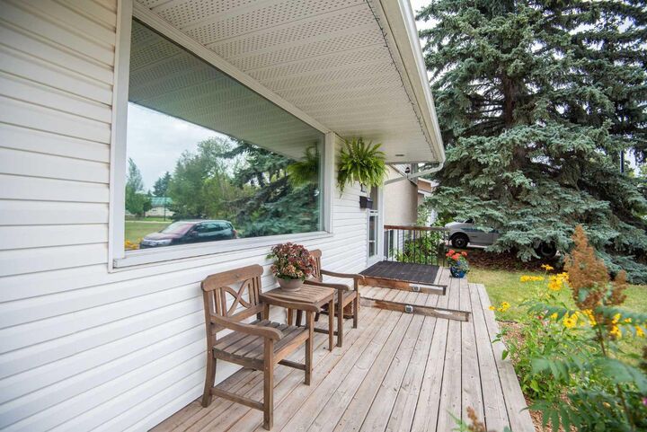 Property Photo:  7 Martin Close  AB T4N 0G9 