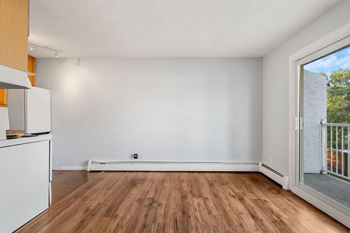 Property Photo: 4328 75 Street NW 5 AB T3B 2M8